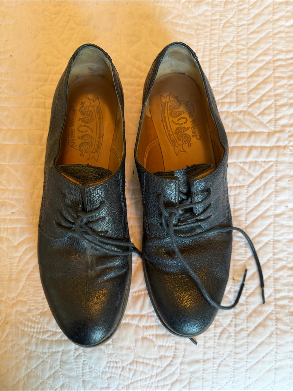 Nine West women’s Black Leather Lace-Up Oxfords
